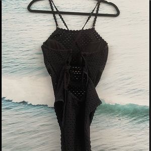 LNWOT Robin Piccone One piece Chira swimsuit size 10 in Black